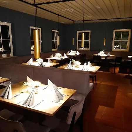 Goldener Hirsch Hotel *