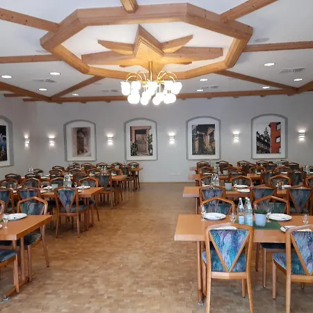 Otel Goldener Hirsch *