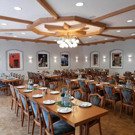 Goldener Hirsch Otel