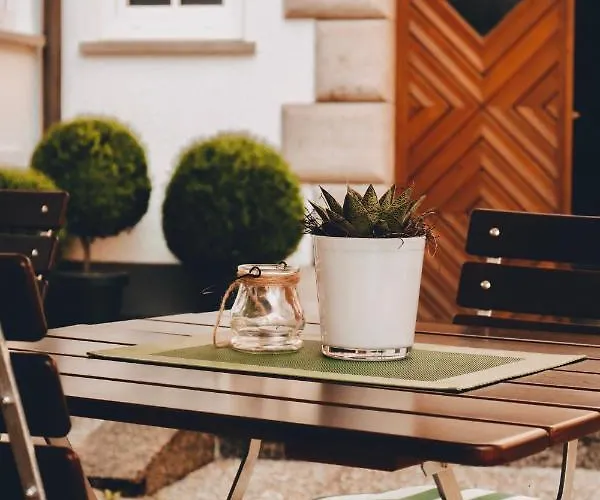 Goldener Hirsch 酒店 *