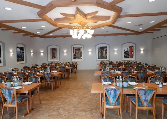 Отель Goldener Hirsch *